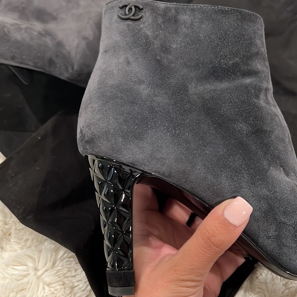 Chanel Quilted heel gray suede booties - Picture 5 of 6